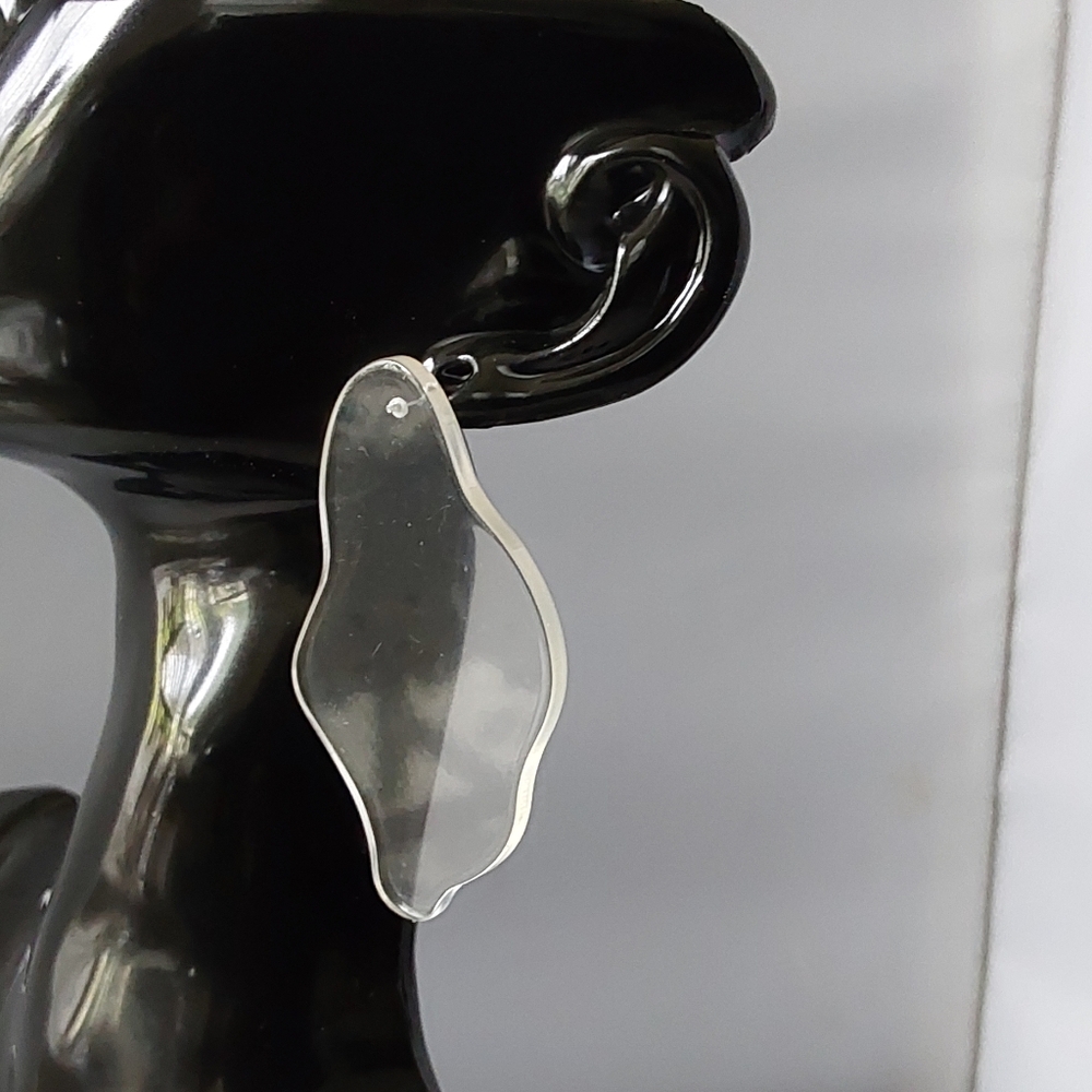 Elegant Clear / Acrylic Leaf Earrings